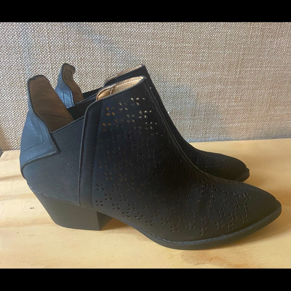 Cl Laundry black ankle boot